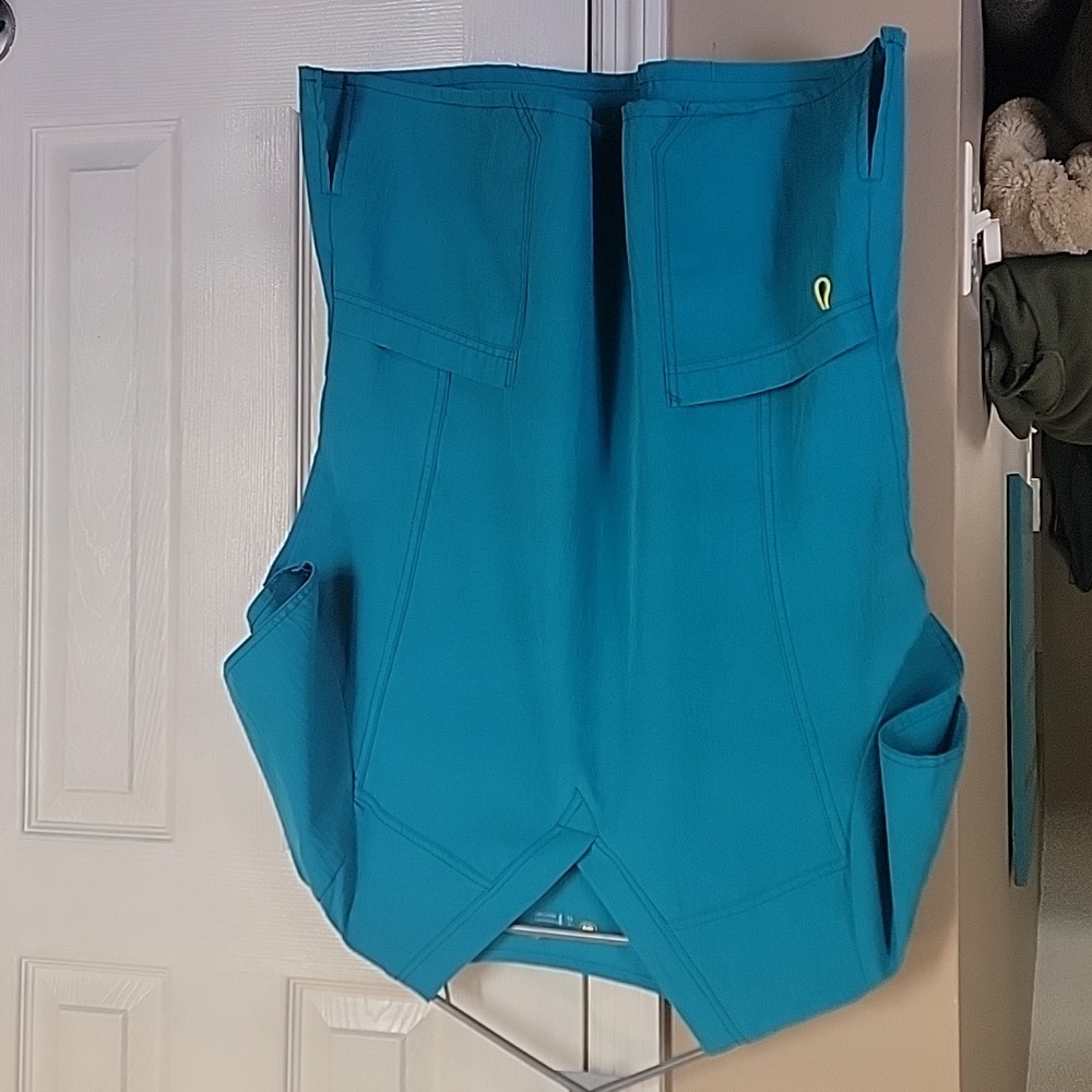 WonderWink teal scrub top, XL